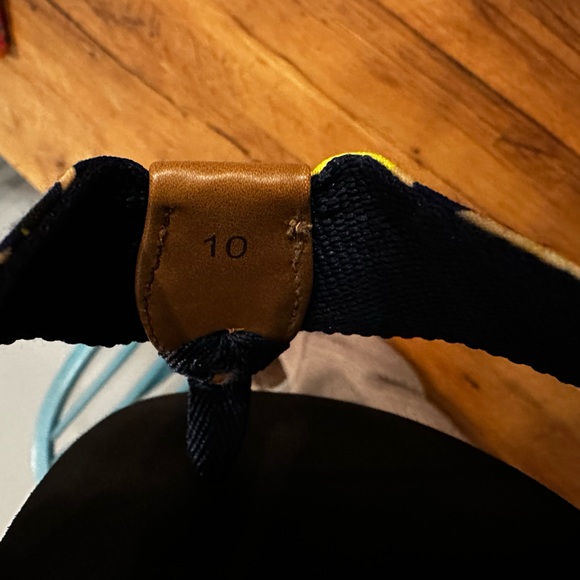 Yellow Box tropical pattern flip flops - Picture 6 of 7